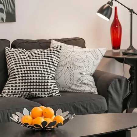 Stylish White 4 Ppl In Center Apartment *