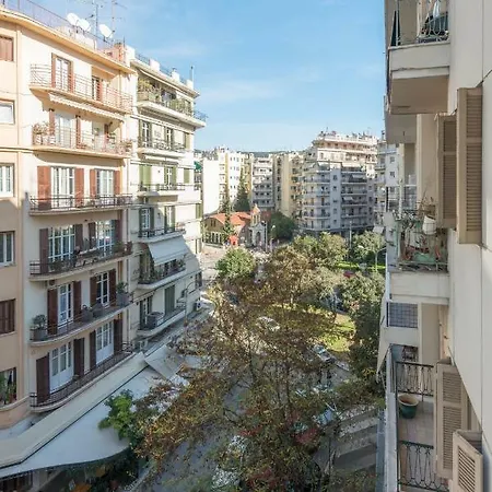 Stylish White 4 Ppl In Center Apartment Thessaloniki